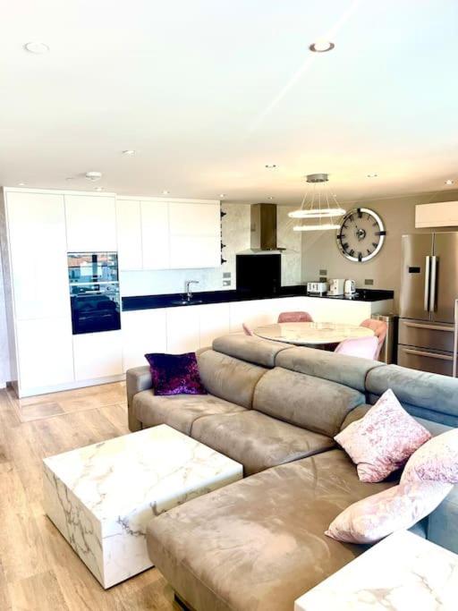 Ocean Village High Floor Luxury Modern Apartment غيبرالتار المظهر الخارجي الصورة