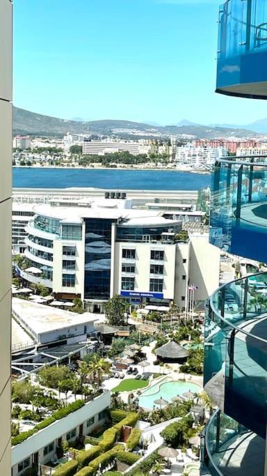 Ocean Village High Floor Luxury Modern Apartment غيبرالتار المظهر الخارجي الصورة