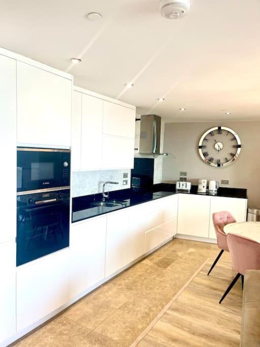 Ocean Village High Floor Luxury Modern Apartment غيبرالتار المظهر الخارجي الصورة
