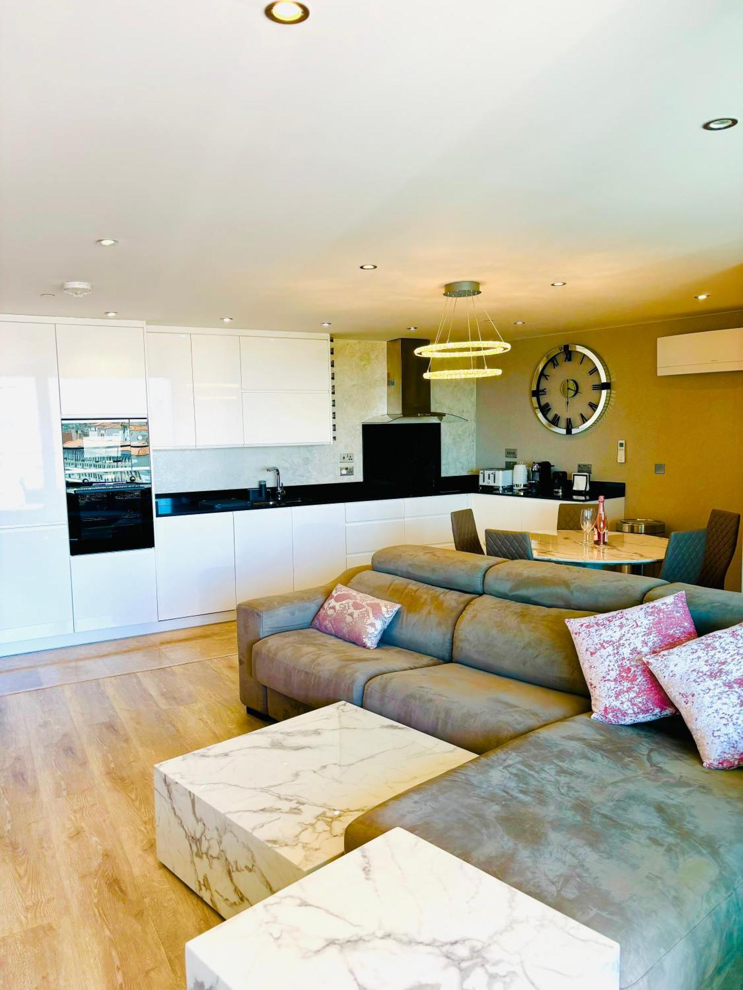 Ocean Village High Floor Luxury Modern Apartment غيبرالتار المظهر الخارجي الصورة