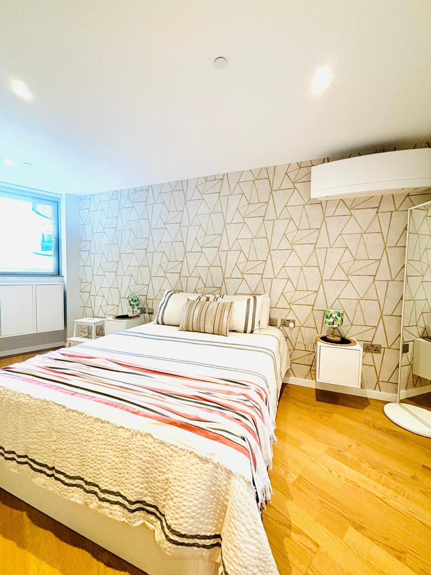 Ocean Village High Floor Luxury Modern Apartment غيبرالتار المظهر الخارجي الصورة