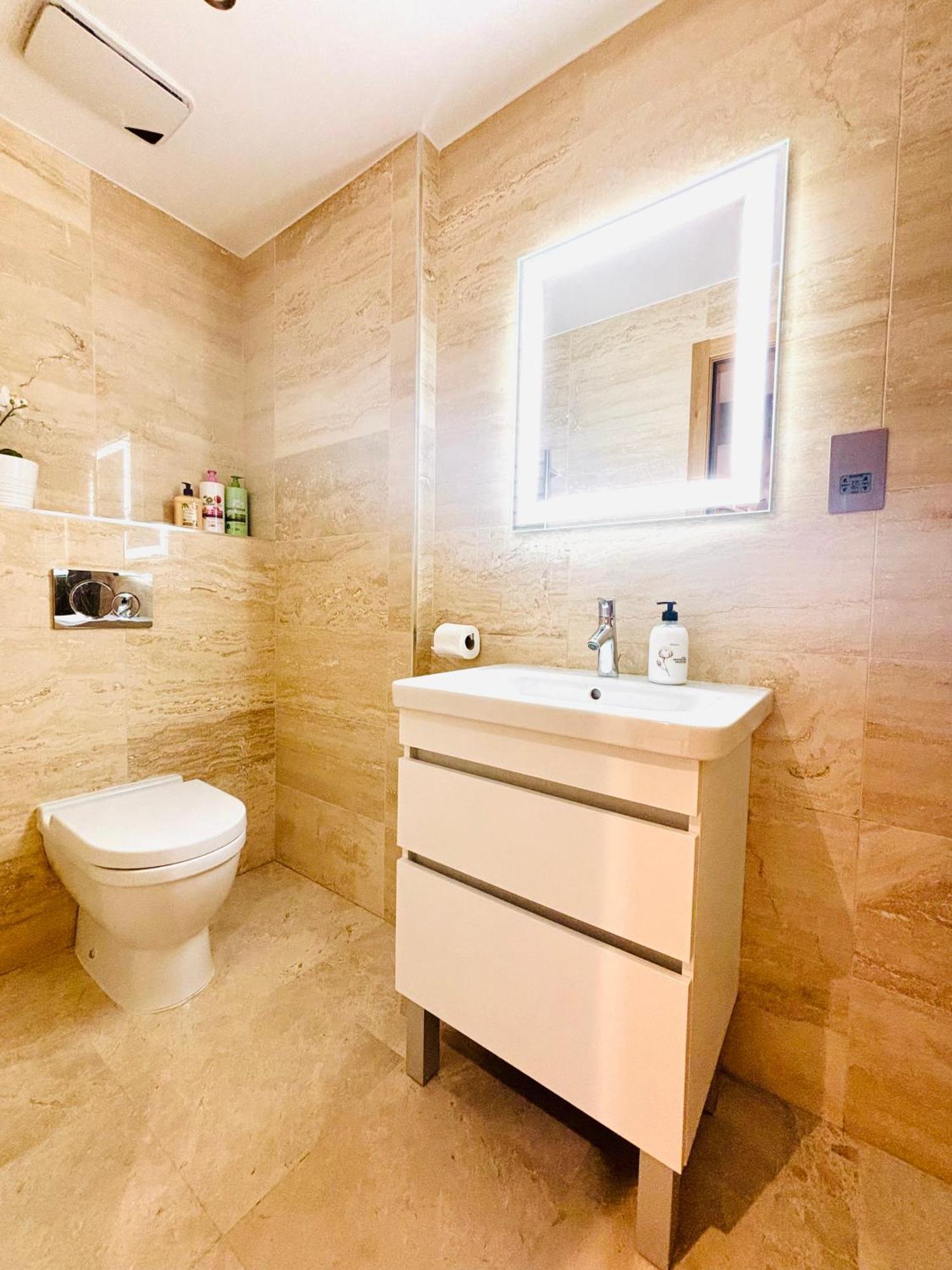 Ocean Village High Floor Luxury Modern Apartment غيبرالتار المظهر الخارجي الصورة